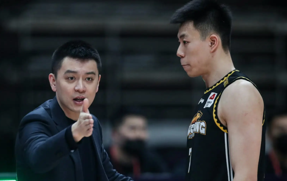 在分歧的报, 杨鸣重用 在分歧的报, 杨鸣重用